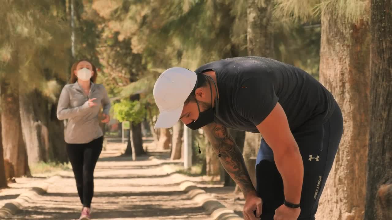 Stock Video Couple Gives A Hi Five After Running Live Wallpaper For PC