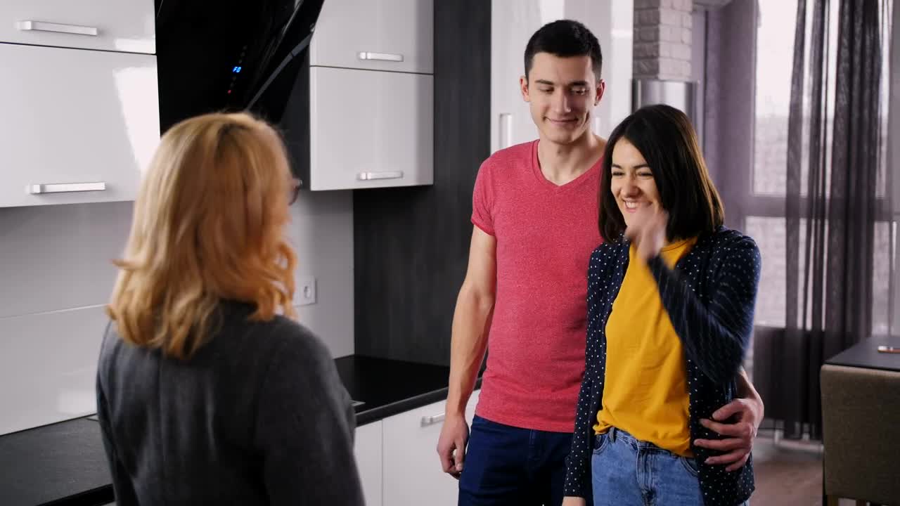Stock Video Couple Get The Keys To Their New House Live Wallpaper For PC