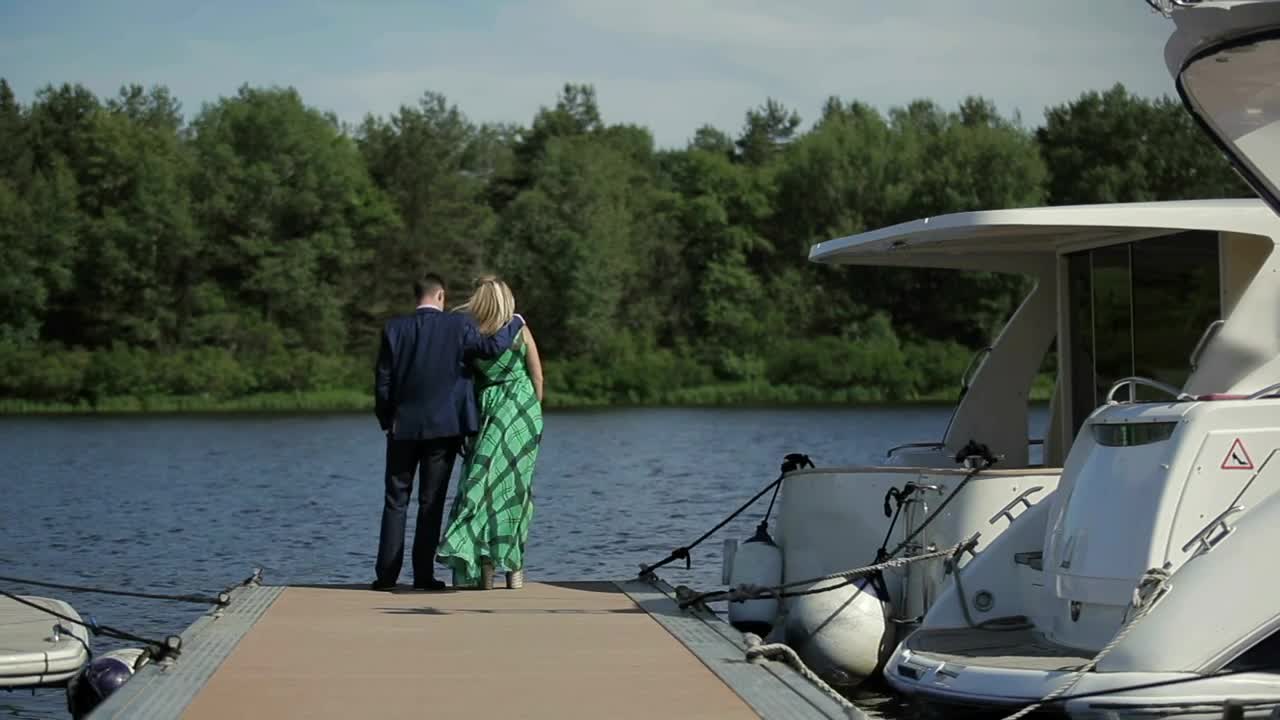 Stock Video Couple Enjoying The View In A River Live Wallpaper For PC