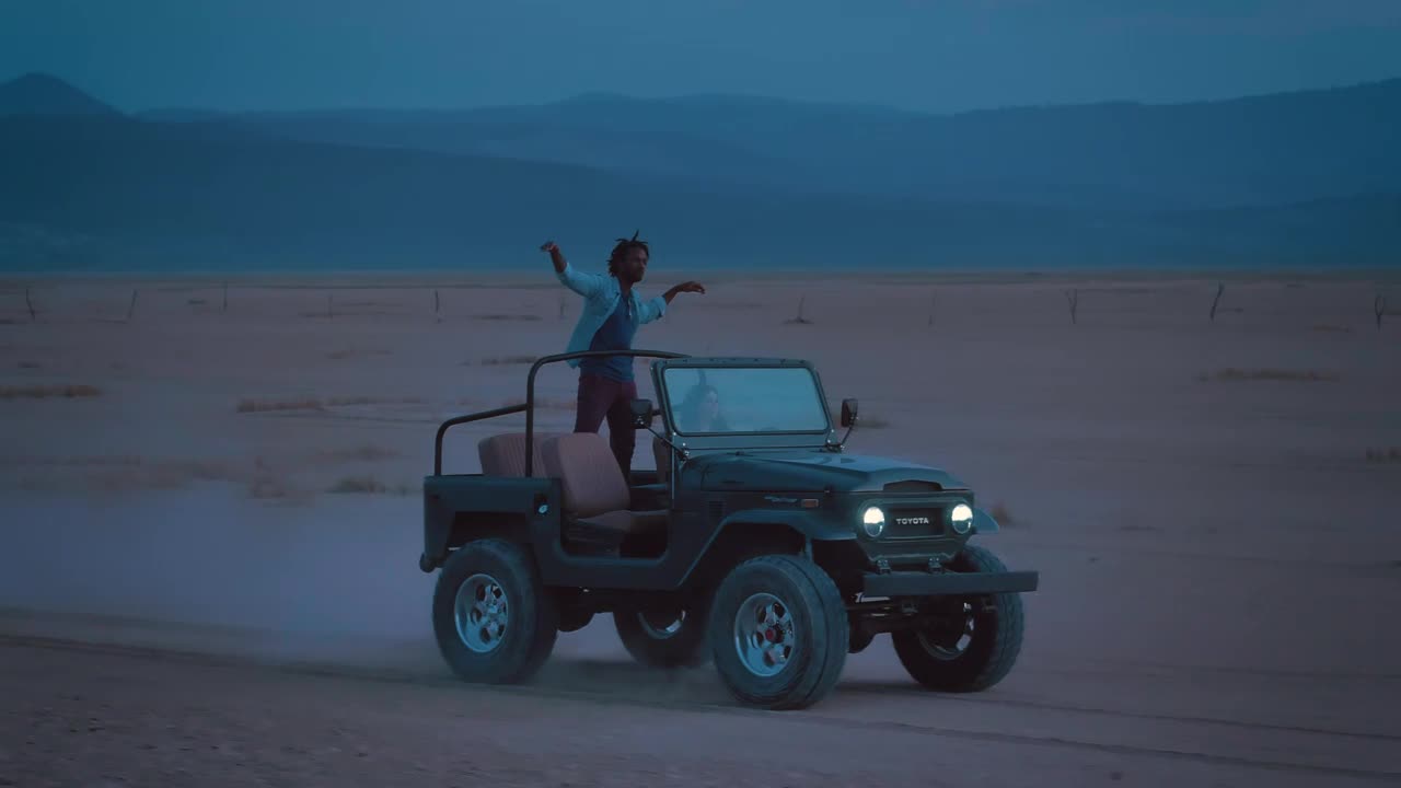 Stock Video Couple Enjoying A Trip Through A Desert Live Wallpaper For PC