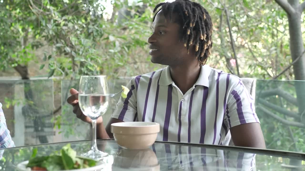 Stock Video Couple Eating Healthy While Chatting Live Wallpaper For PC
