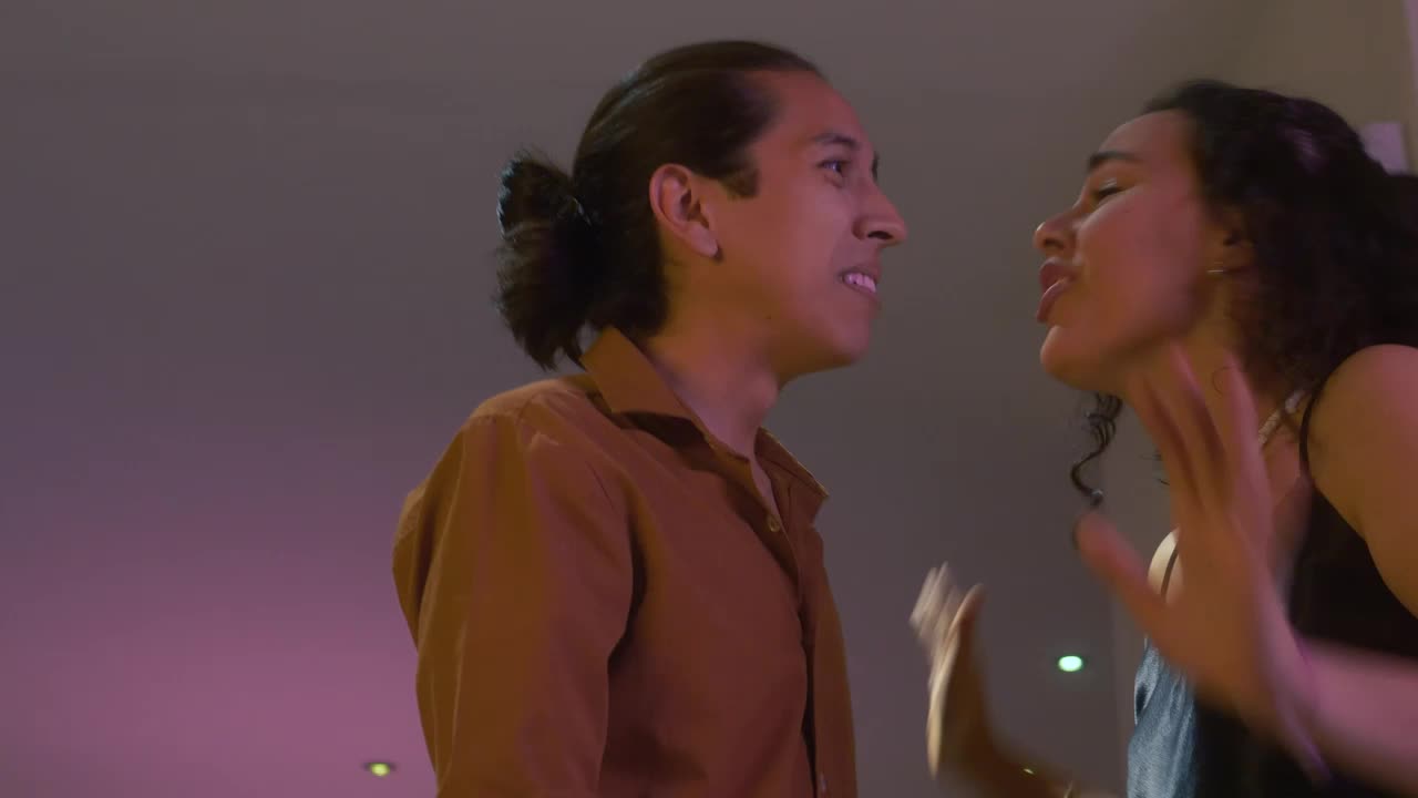 Stock Video Couple Arguing Strongly Live Wallpaper For PC