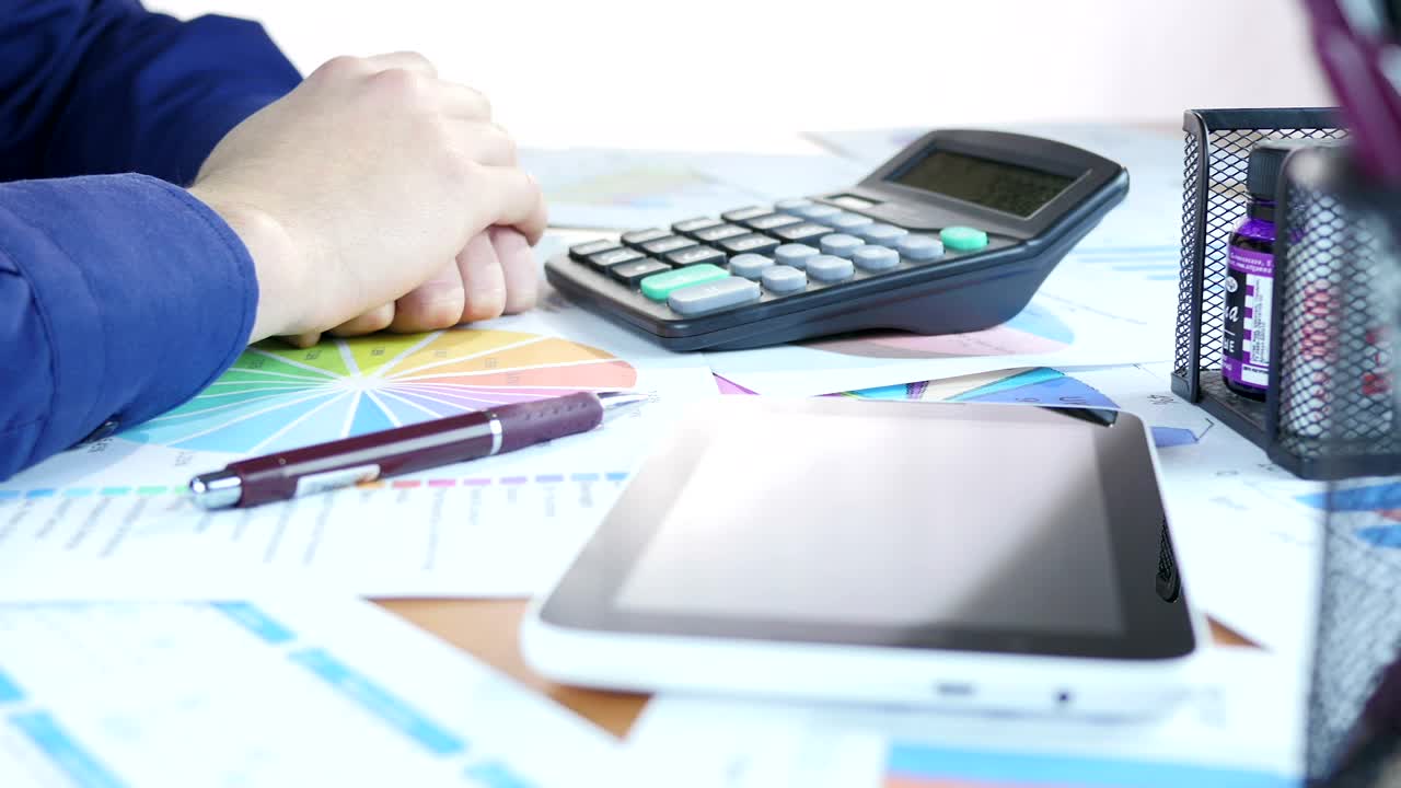 Stock Video Counting And Corroborating Graph Data Live Wallpaper For PC