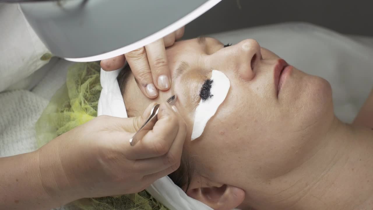 Stock Video Cosmetologist Cleaning An Eyebrow Live Wallpaper For PC