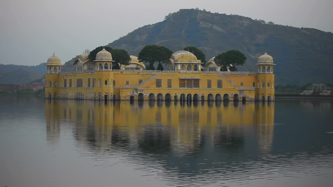 Stock Video Construction In The Middle Of The Lake Live Wallpaper For PC