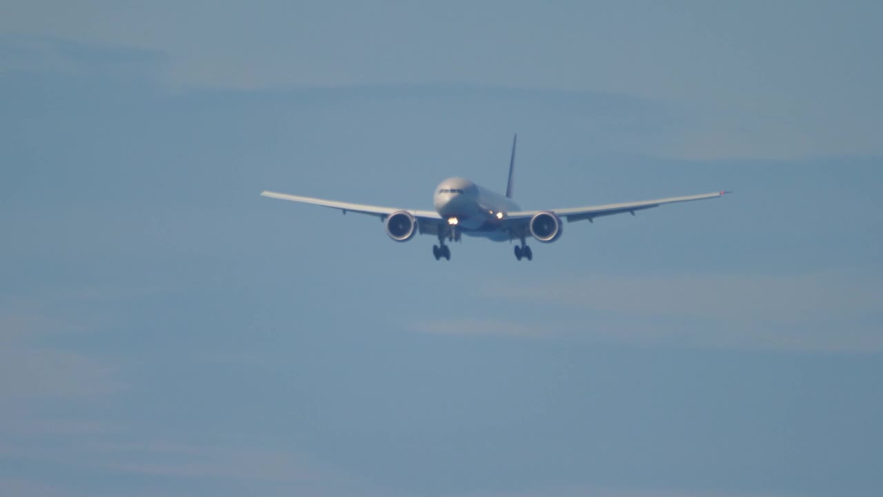 Stock Video Commercial Plane Approaching In The Sky Live Wallpaper For PC