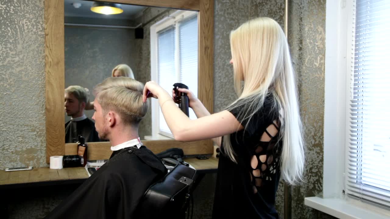 Stock Video Combing Hair With A Spray Bottle Live Wallpaper For PC