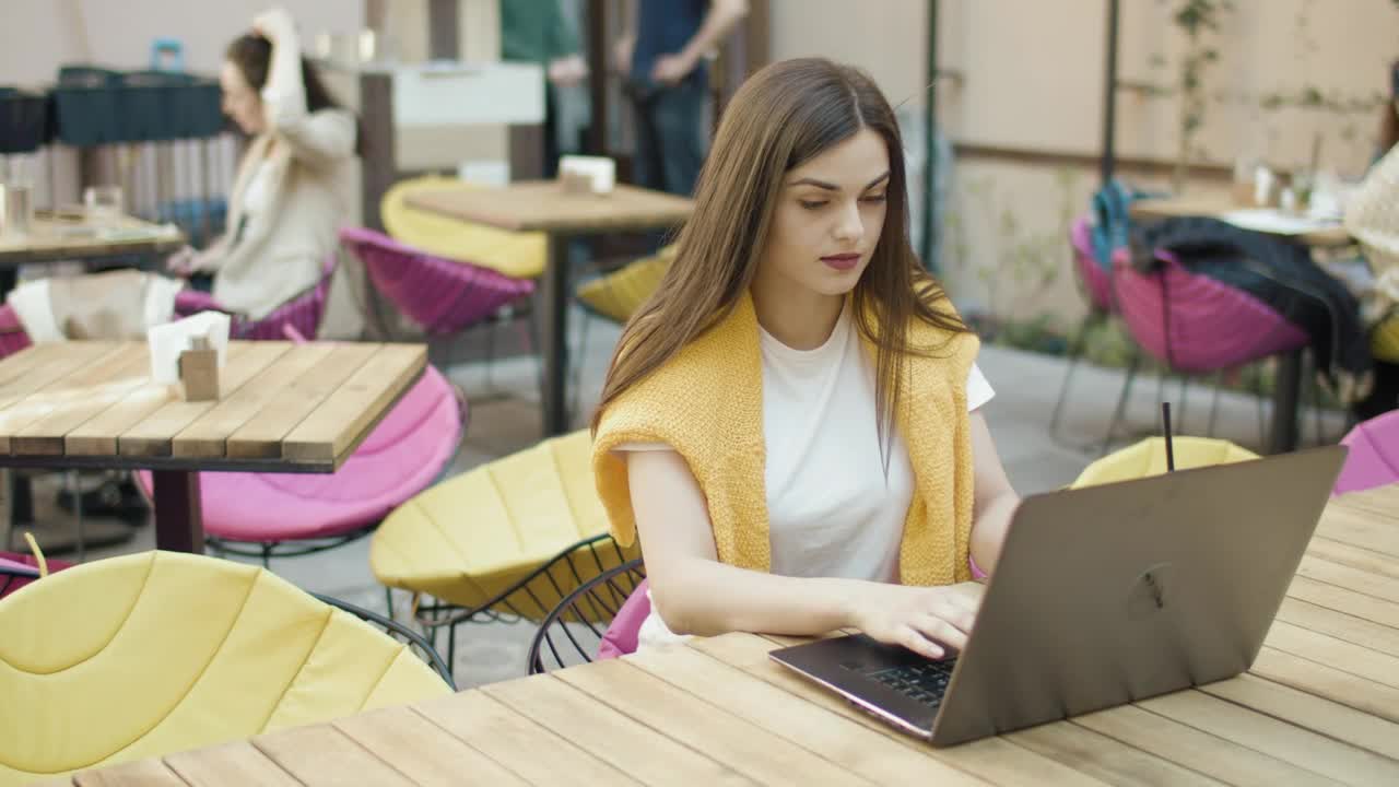 Stock Video College Classmates In Meeting To Do Homework Live Wallpaper For PC