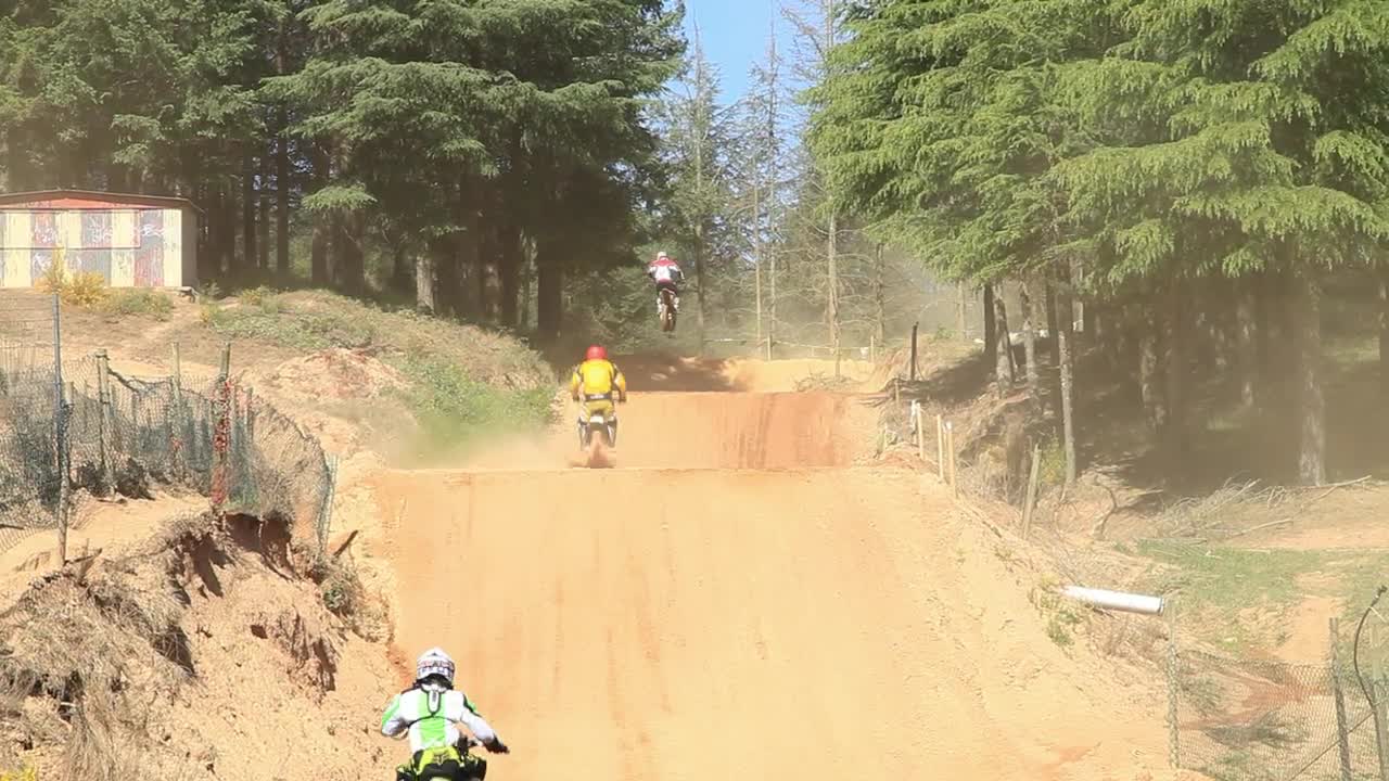 Stock Video Extreme Bikes Racing On A Dirt Track Live Wallpaper For PC