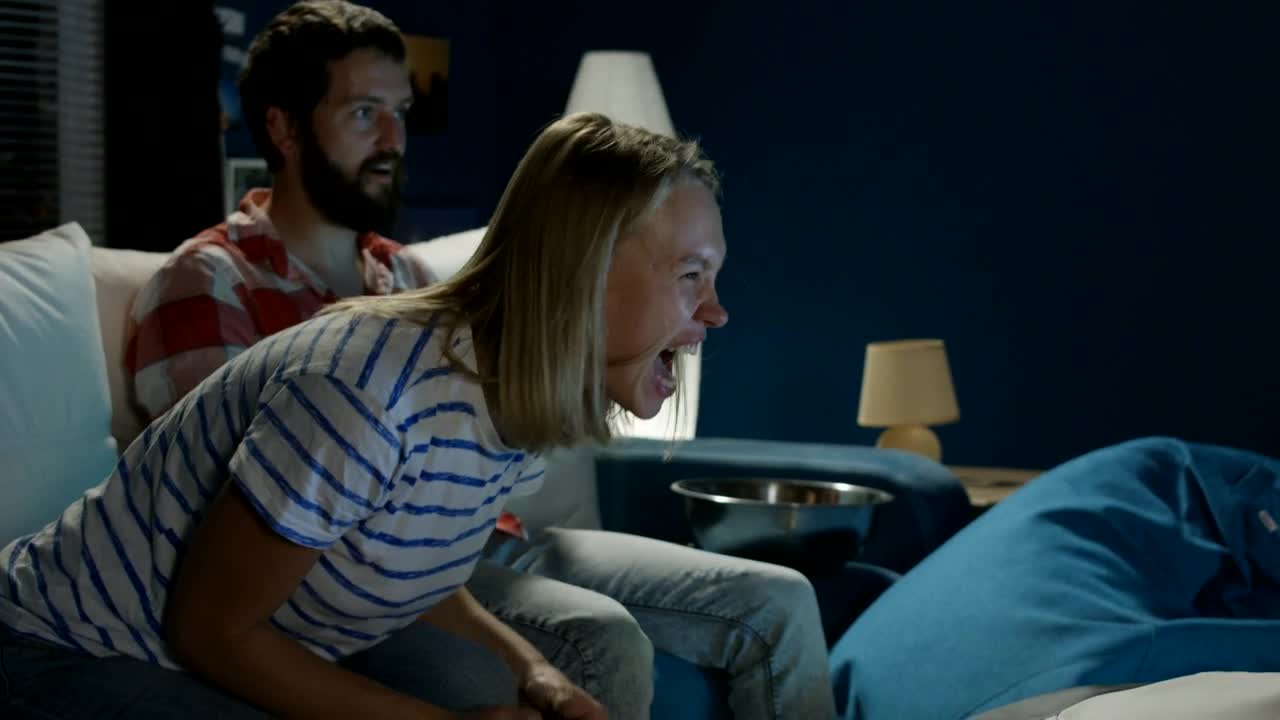 Stock Video Expressive Couple Playing Video Games Live Wallpaper For PC