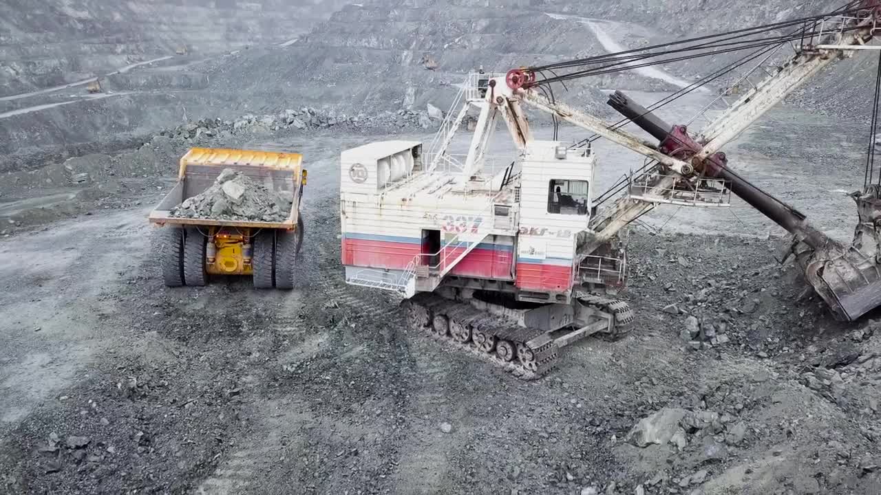 Stock Video Excavator In An Open Quarry Live Wallpaper For PC