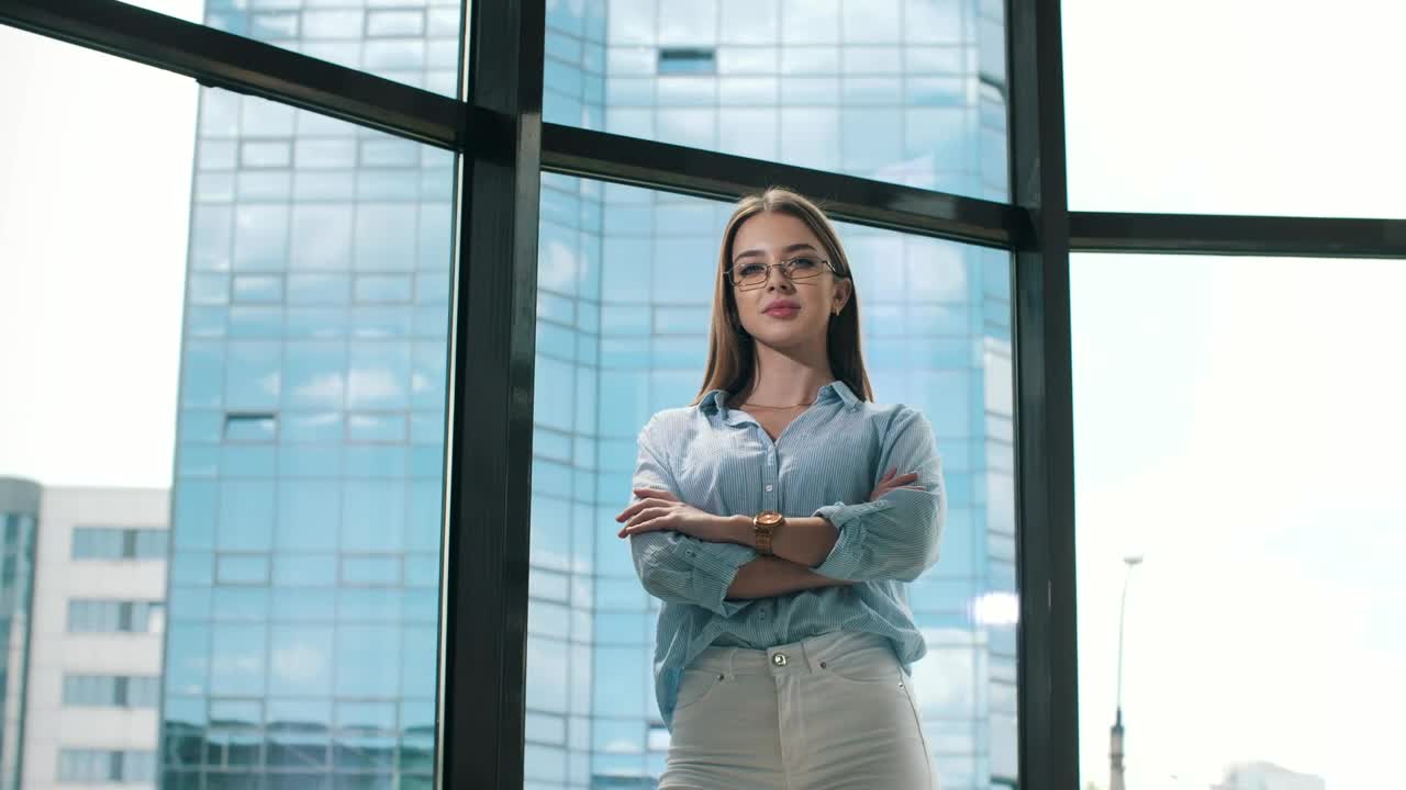 Stock Video Entrepreneurial Young Businesswoman Portrait Live Wallpaper For PC