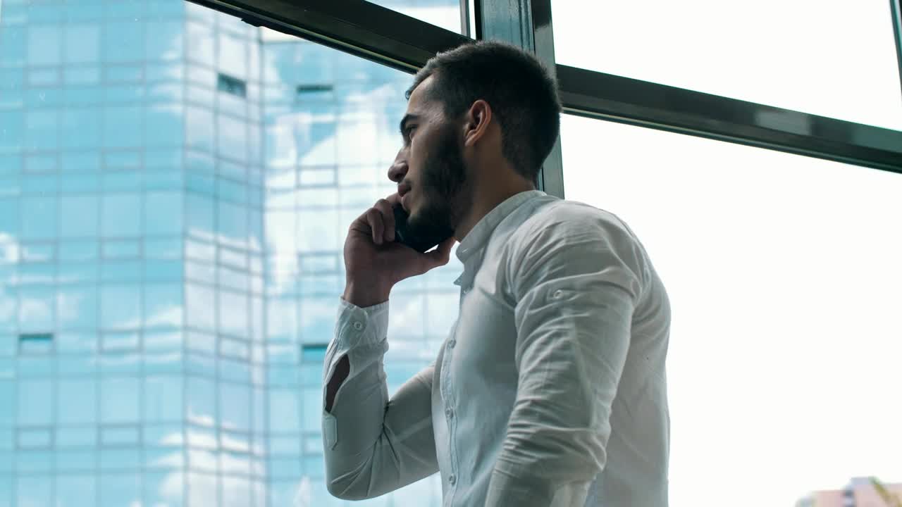 Stock Video Entrepreneur Receiving A Call Live Wallpaper For PC