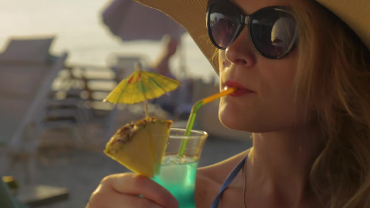 Stock Video Enjoying A Cocktail In The Evening Live Wallpaper For PC