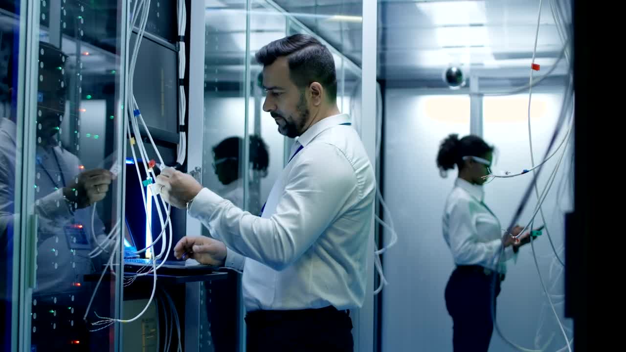 Stock Video Engineers Setting Up A Data Center Live Wallpaper For PC