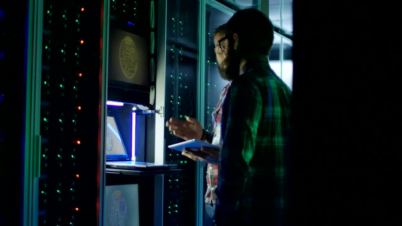 Stock Video Engineers Having A Conversation In Data Center Live Wallpaper For PC