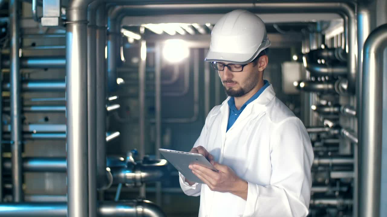 Stock Video Engineer Working In Industry Live Wallpaper For PC