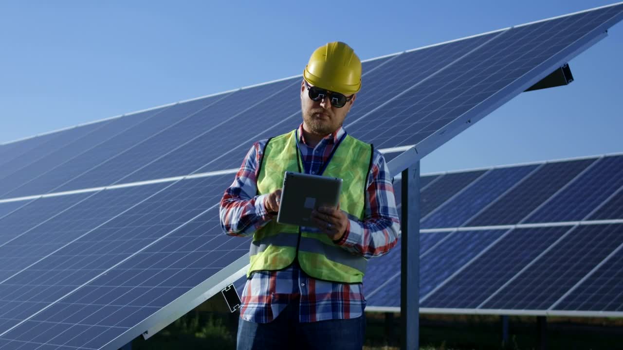 Stock Video Engineer With A Tablet In The Solar Panels Field Live Wallpaper For PC