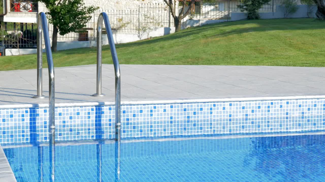 Stock Video Empty Community Pool Live Wallpaper For PC