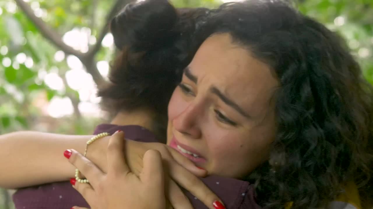 Stock Video Emotional Hug Between A Couple Live Wallpaper For PC