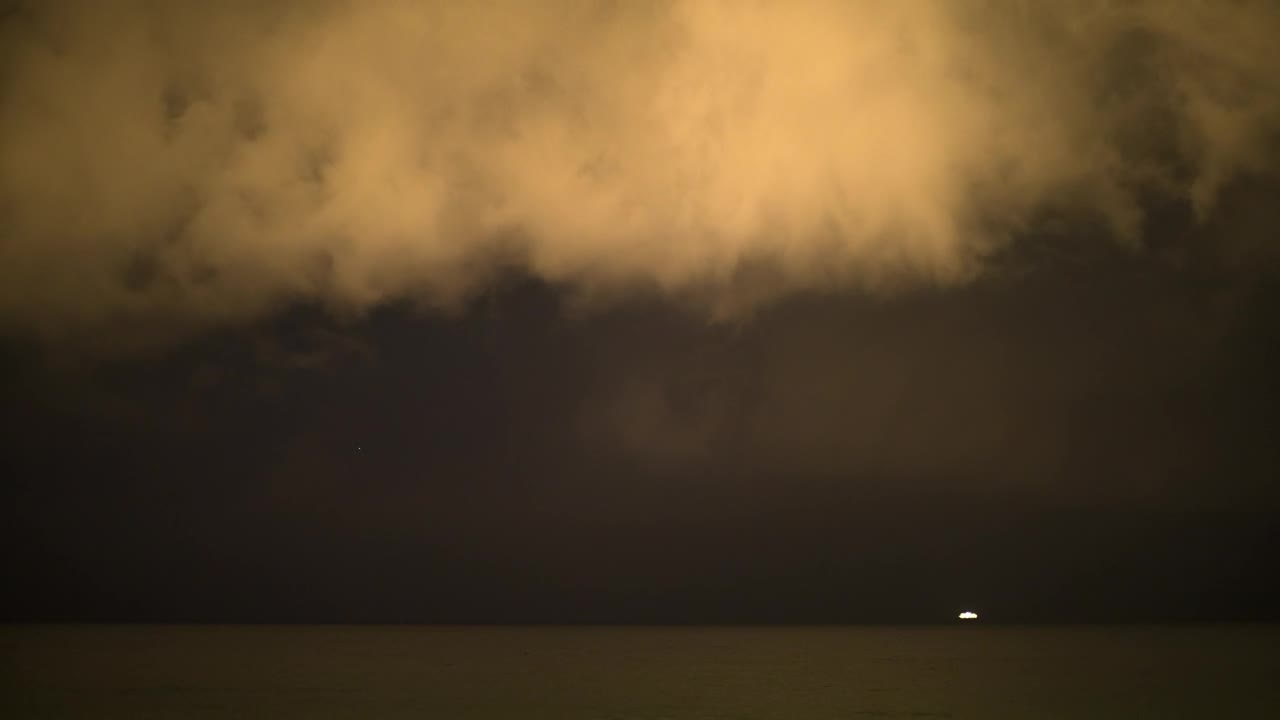 Stock Video Electric Storm Over The Ocean Live Wallpaper For PC