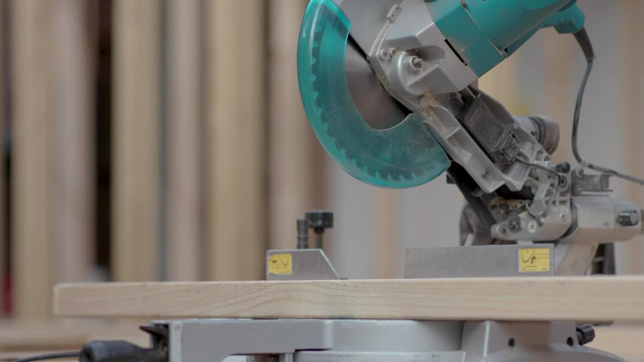 Stock Video Electric Saw Live Wallpaper For PC