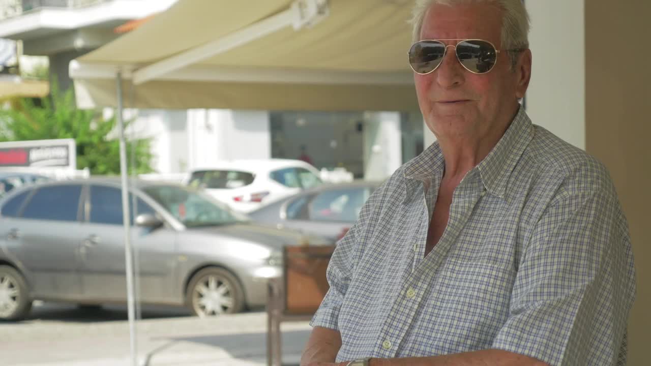 Stock Video Elderly Man Wearing Sunglasses Live Wallpaper For PC
