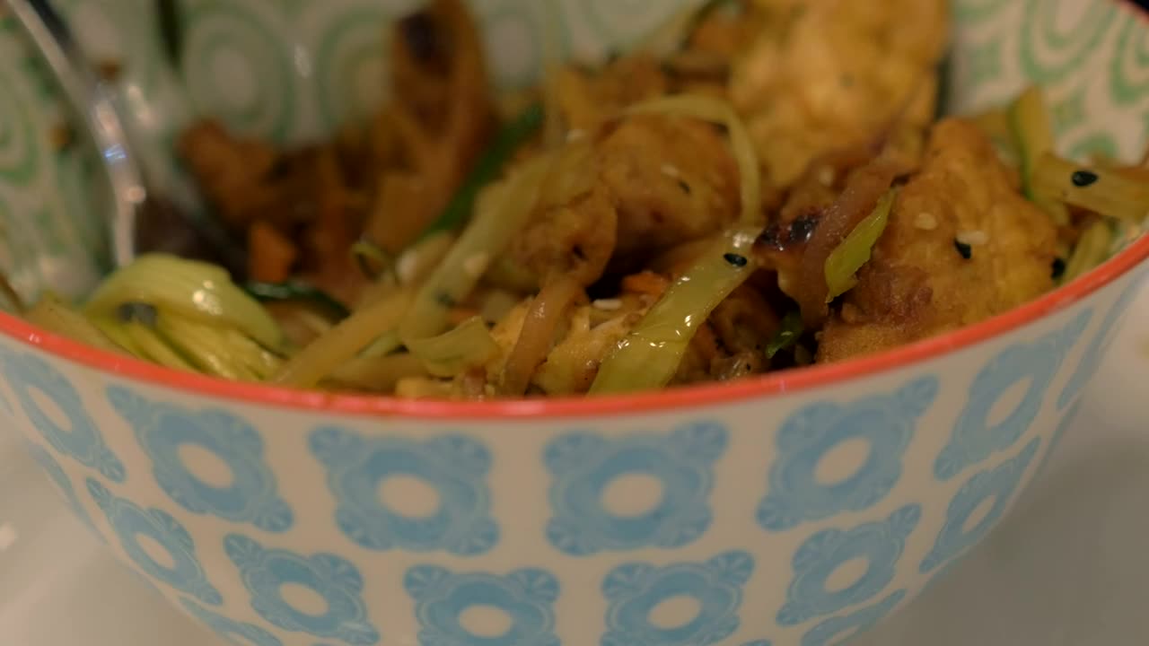 Stock Video Eating Chicken With Vegetables Live Wallpaper For PC