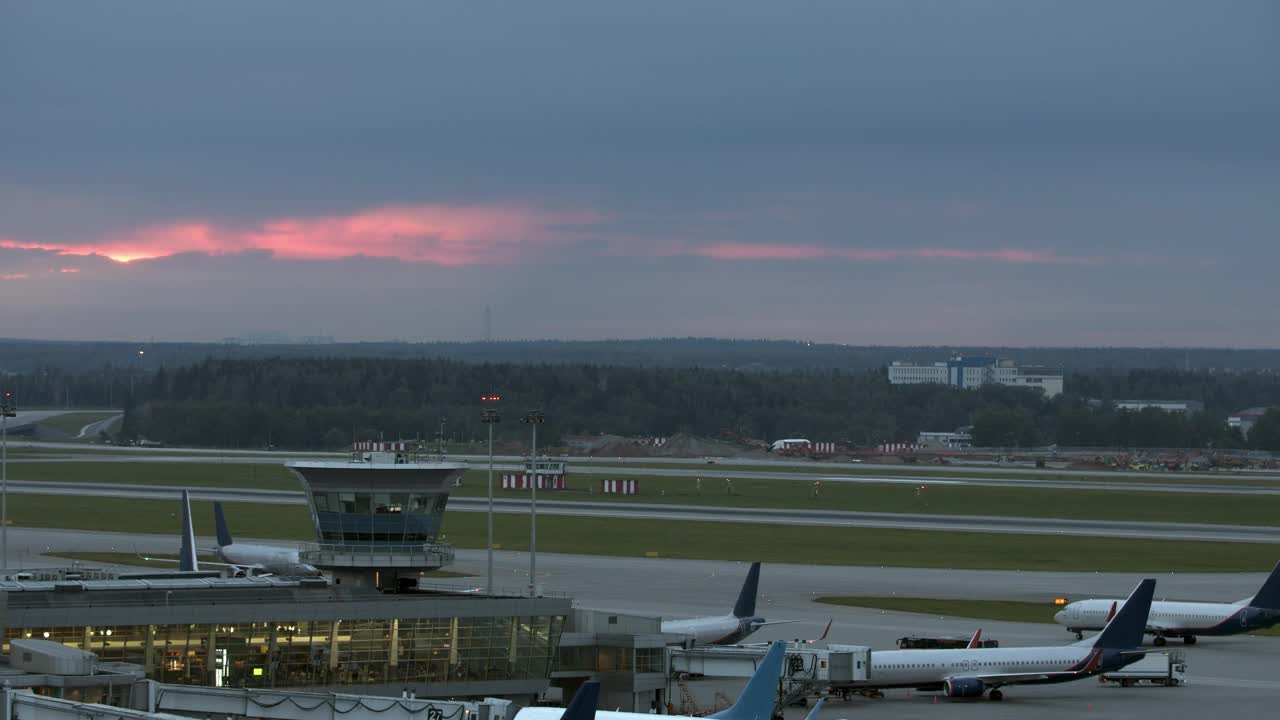 Stock Video Early Morning Flights Taking Off Live Wallpaper For PC
