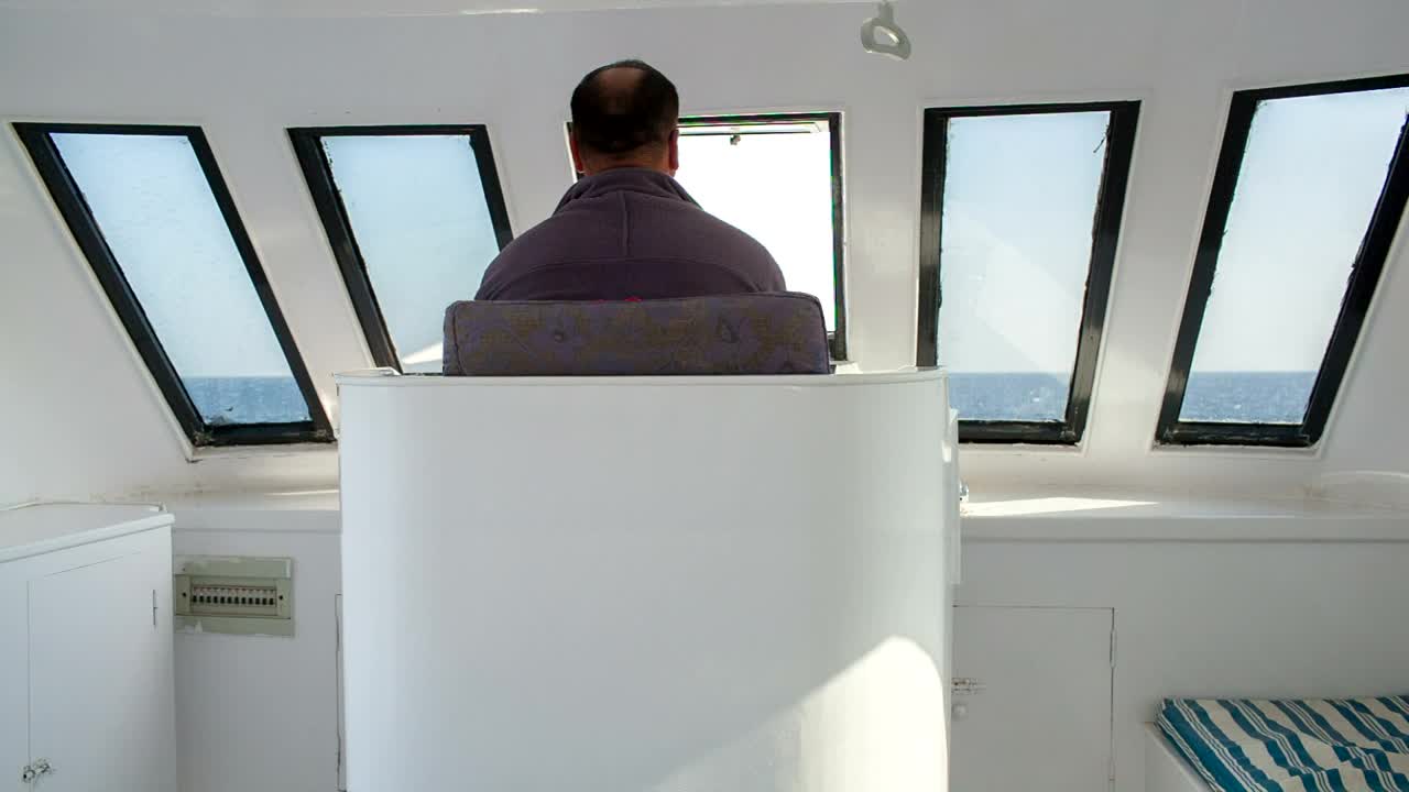 Stock Video Driving A Modern Yacht Live Wallpaper For PC