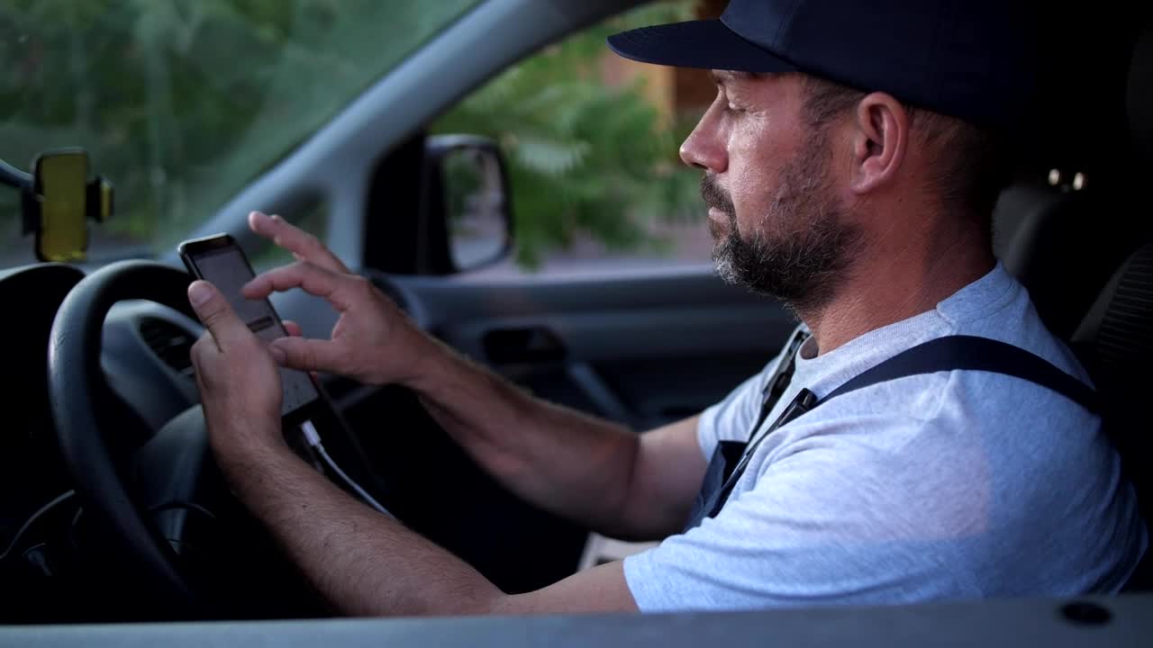 Stock Video Driver In His Car Putting The Map On His Cell Live Wallpaper For PC