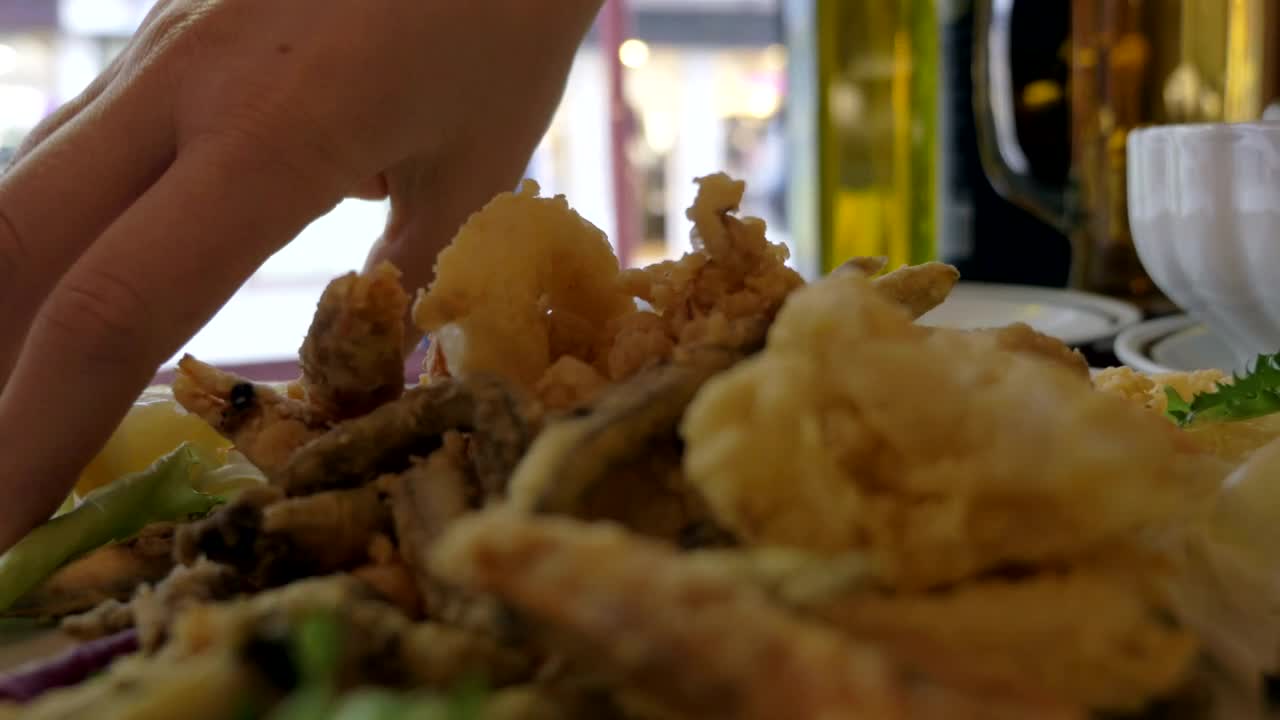 Stock Video Dripping Lemon Juice On Seafood Live Wallpaper For PC