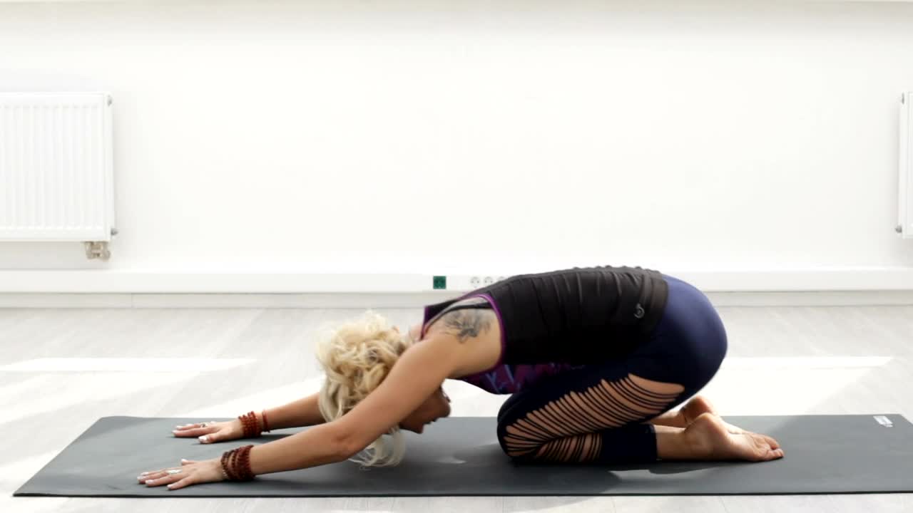 Stock Video Doing Yoga In An Empty Room Live Wallpaper For PC