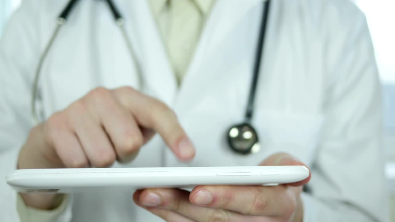 Stock Video Doctor Using The Tablet With The Fingers Live Wallpaper For PC