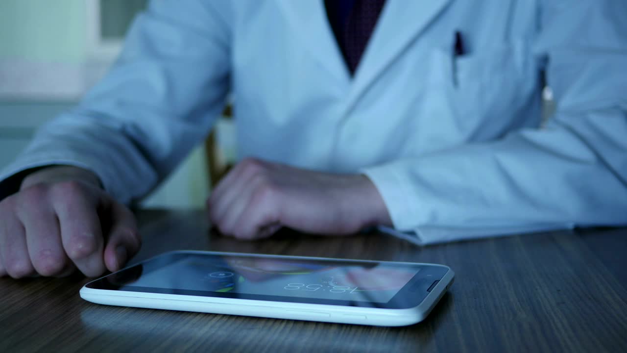 Stock Video Doctor Using A Tablet On The Desk Live Wallpaper For PC