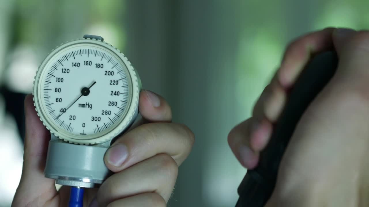 Stock Video Doctor Pumping The Pressure Device Live Wallpaper For PC