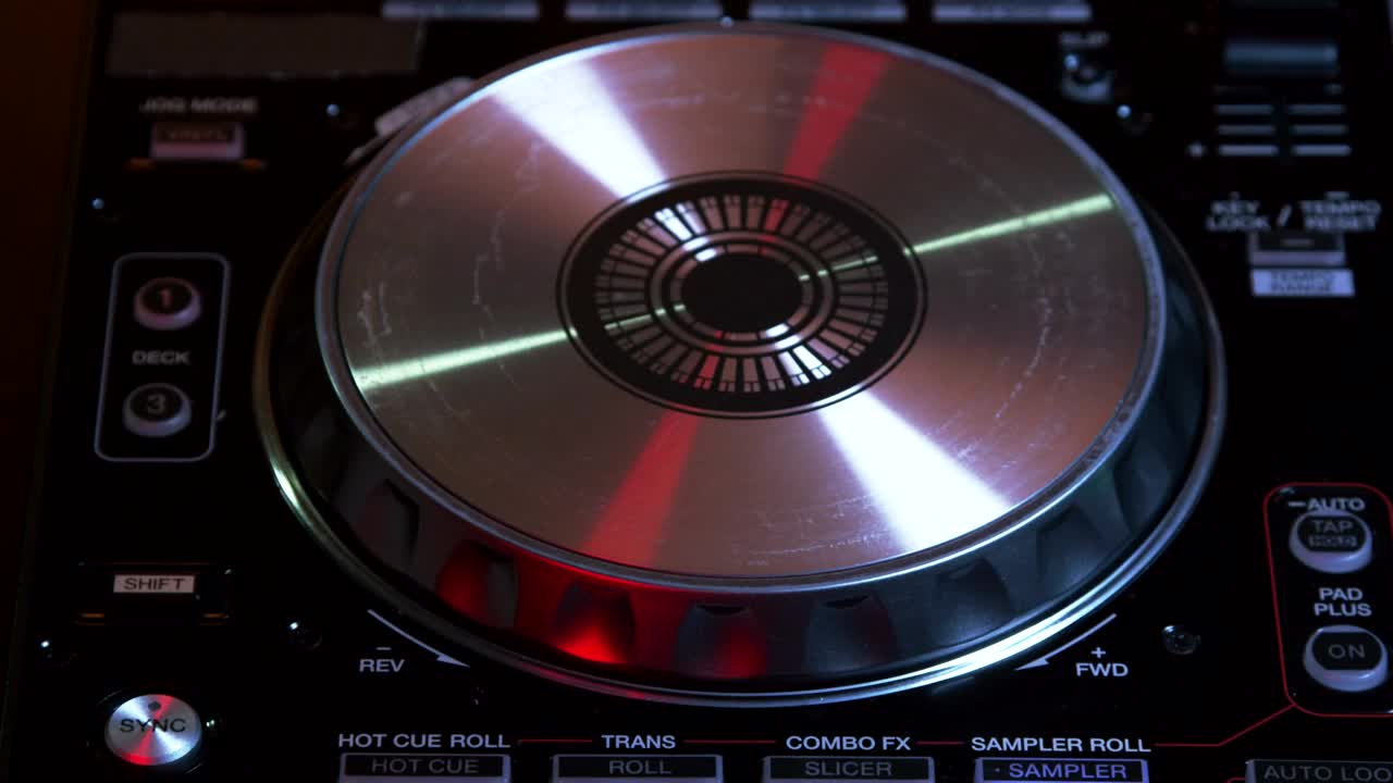 Stock Video Dj Using A Turntable Live Wallpaper For PC