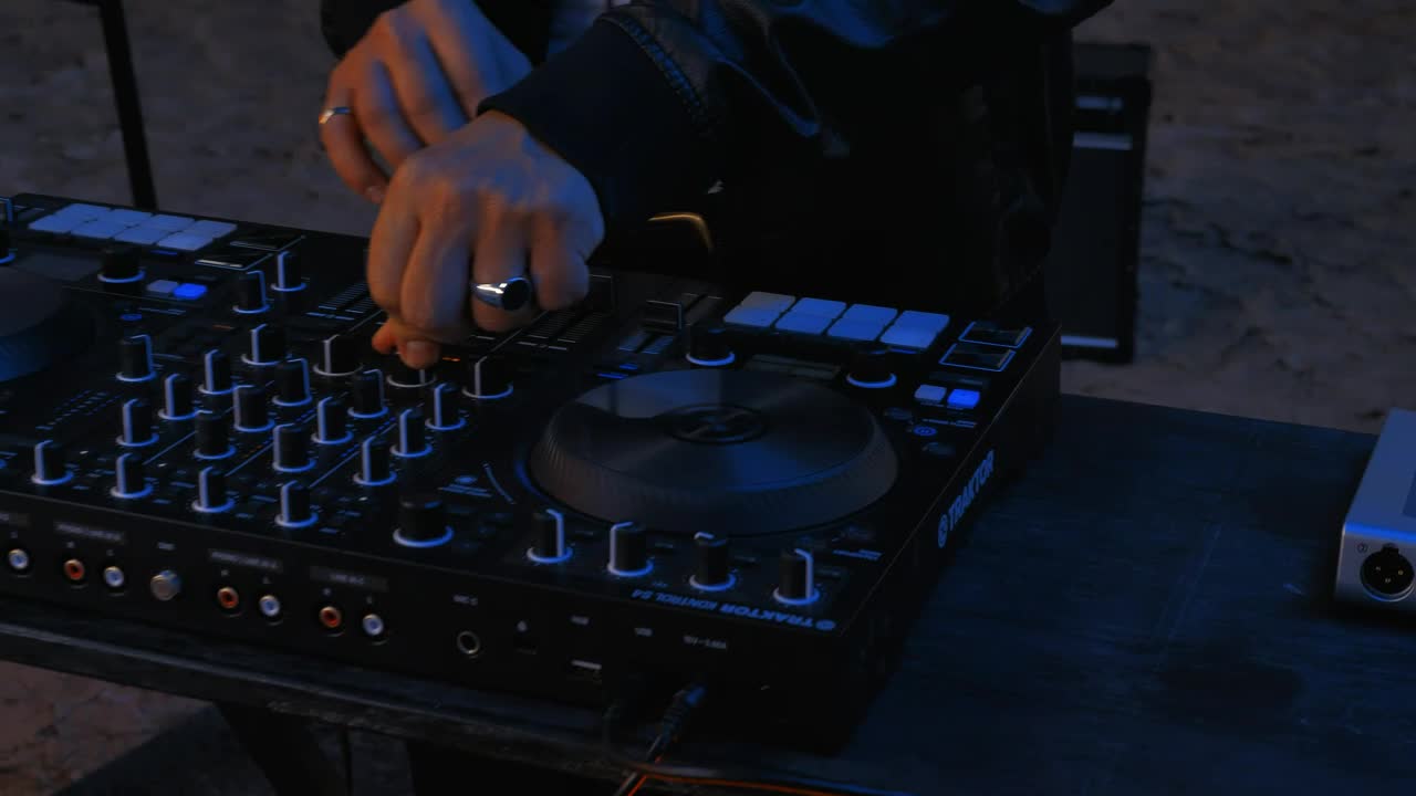 Stock Video Dj Playing In A Desert At Dusk Live Wallpaper For PC