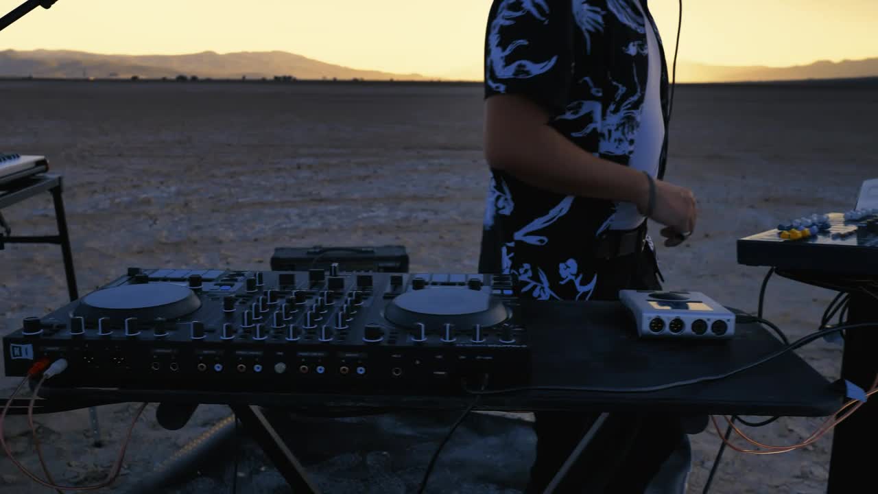 Stock Video Dj Mixing Music In The Middle Of A Big Desert Live Wallpaper For PC