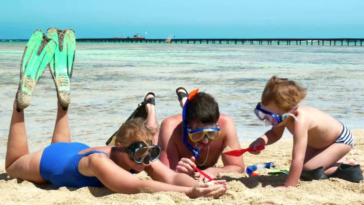 Stock Video Digging In The Sand With A Toy Shovel Live Wallpaper For PC