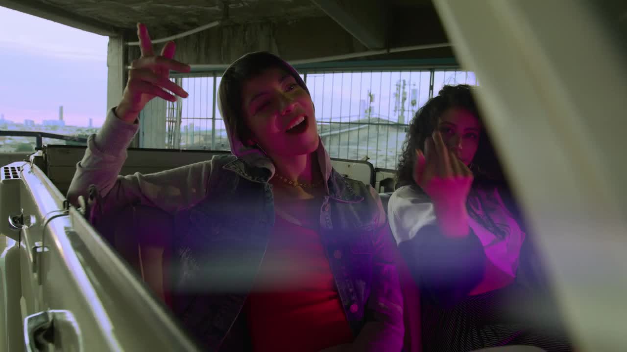 Stock Video Friends In A Convertible Car Live Wallpaper For PC