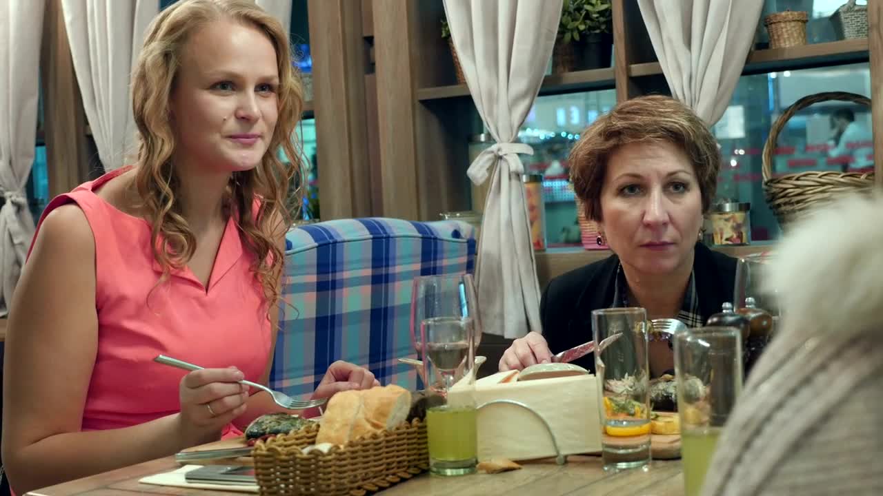 Stock Video Friends Having Dinner Out In The City Live Wallpaper For PC