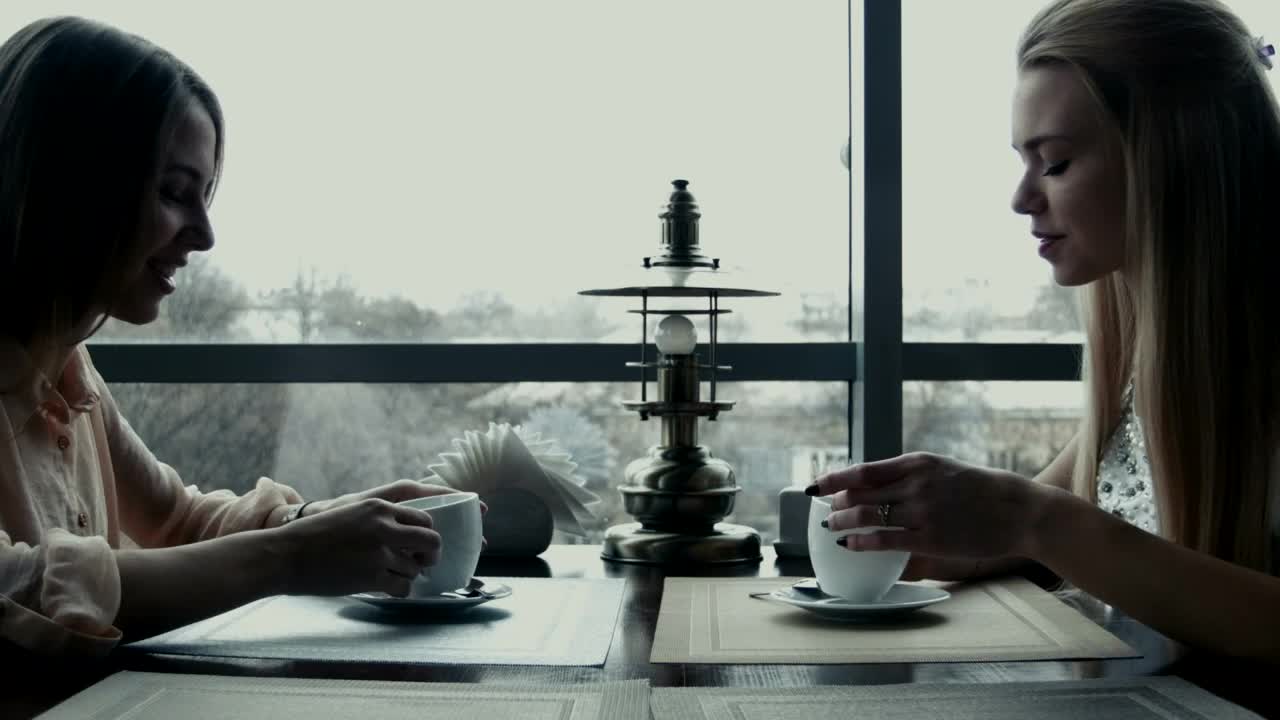 Stock Video Friends Gossiping In The Cafeteria Live Wallpaper For PC