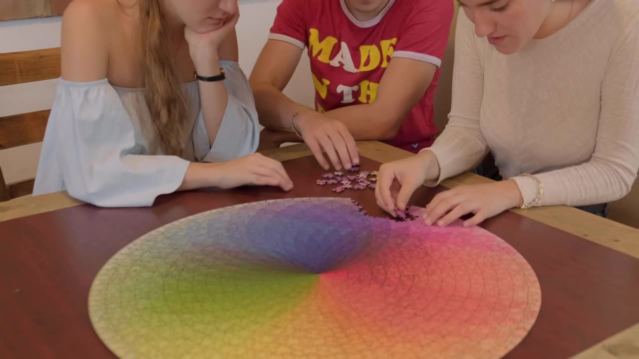 Stock Video Friends Forming A Big Circular Puzzle Live Wallpaper For PC