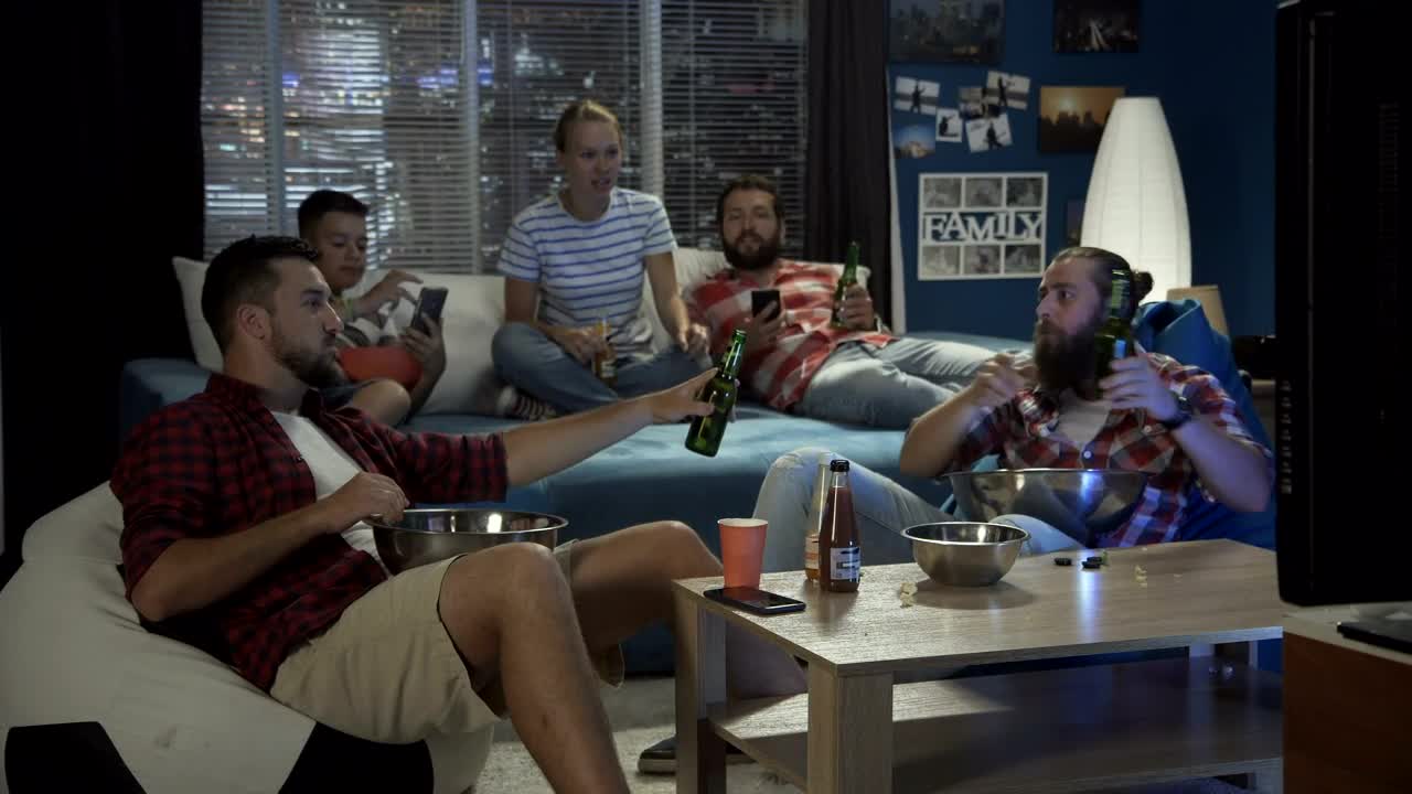 Stock Video Friends Drinking And Enjoying Sports On Television Live Wallpaper For PC