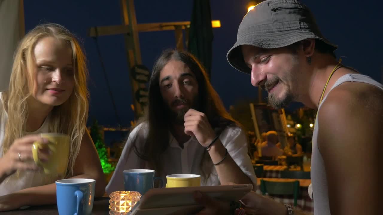 Stock Video Friends At A Cafe In The Evening Live Wallpaper For PC