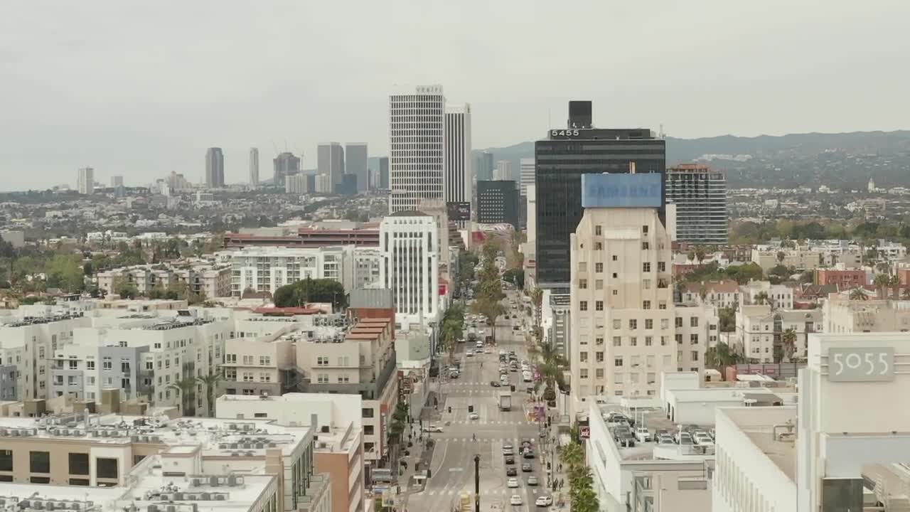 Stock Video Flying Through The Boulevard Of A Big City Live Wallpaper For PC