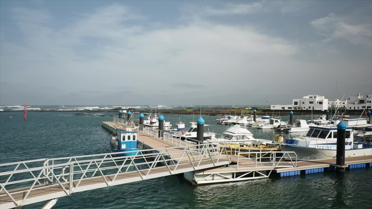 Stock Video Floating Dock With Anchored Boats Live Wallpaper For PC