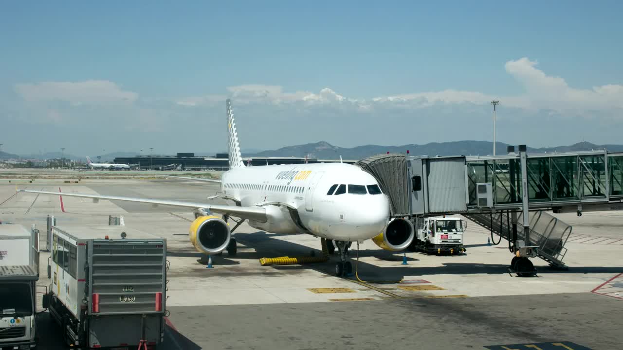 Stock Video Flight Getting Ready For Departure Live Wallpaper For PC