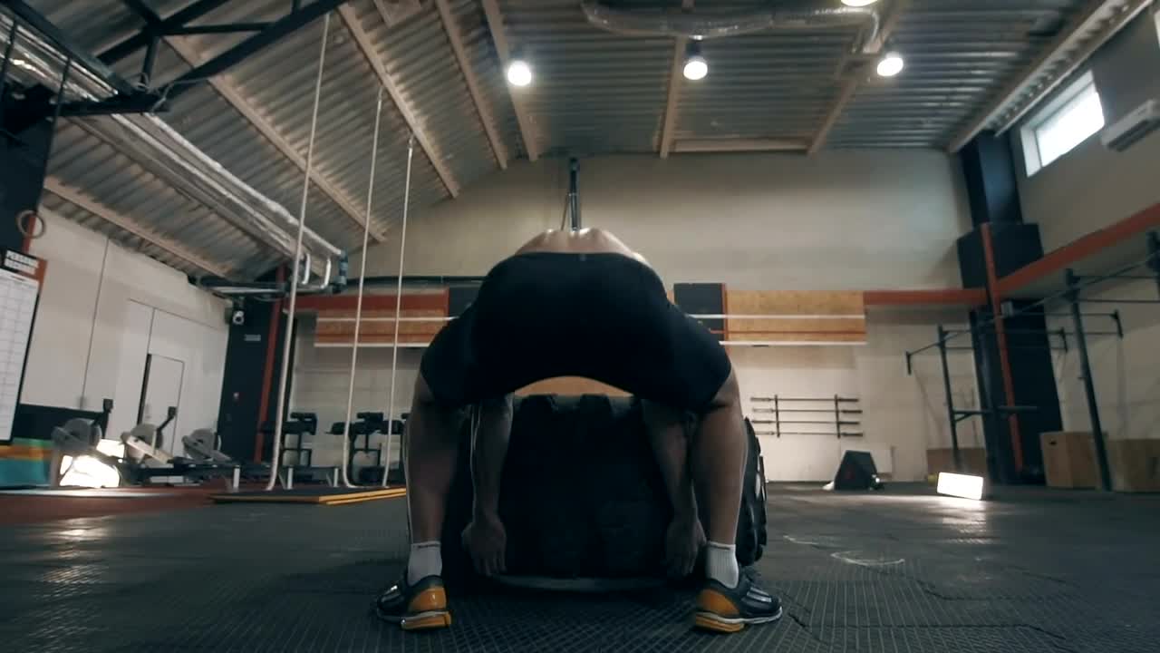 Stock Video Fitness Muscular Man Doing Crossfit Exercises Live Wallpaper For PC